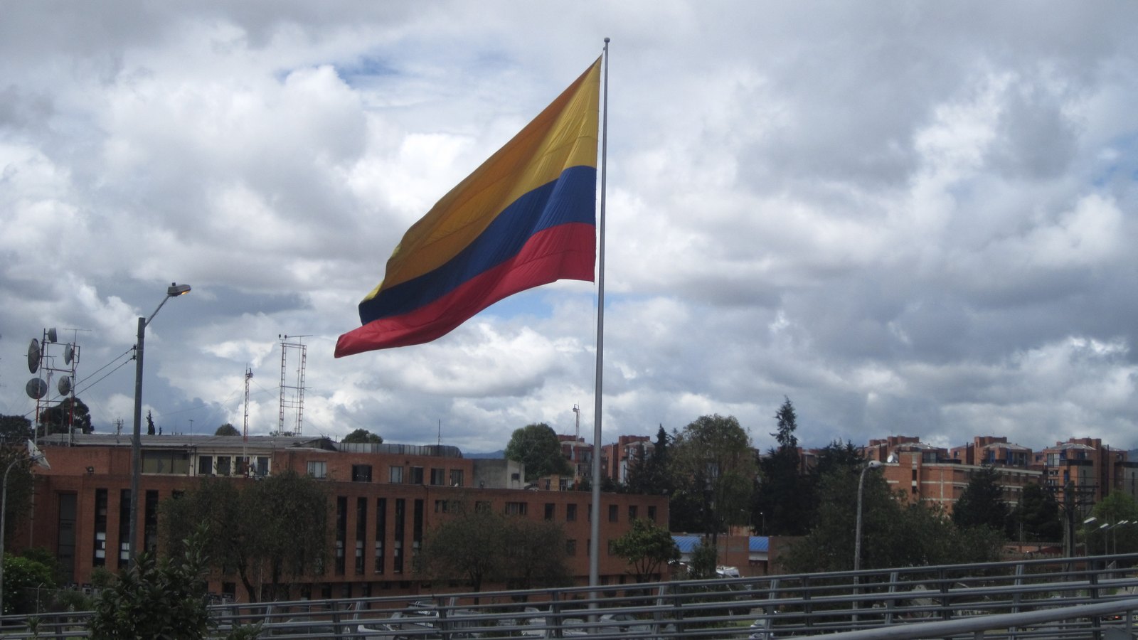 Tarifas del Consulado de Colombia en Madrid 2026: pasaporte 63 €